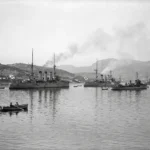 Военные корабли под Андреевским флагом на рейде Бизерты в начале 1920-х годов: отсюда начинался путь русских эмигрантов в Марокко
